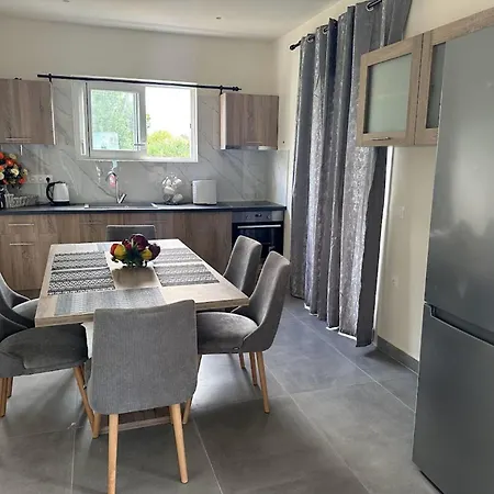 Aqua Luxury By Estia Рода