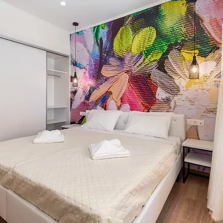 Aqua Luxury By Estia Hotel