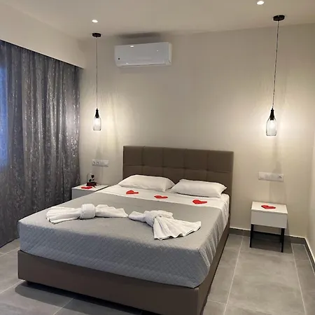 Hotel Aqua Luxury By Estia 4*