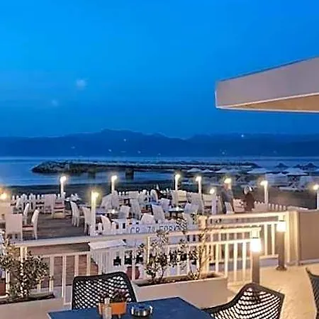 Aqua Luxury By Estia 酒店 4*
