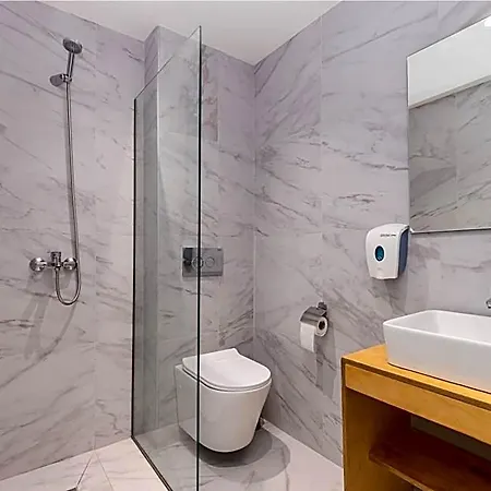 Aqua Luxury By Estia Hotel