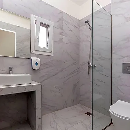 Hotel Aqua Luxury By Estia 4*