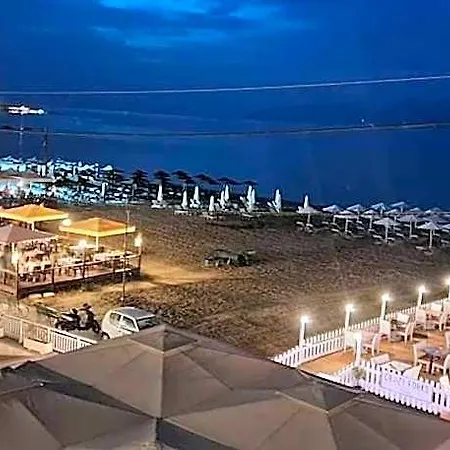Aqua Luxury By Estia Hotel
