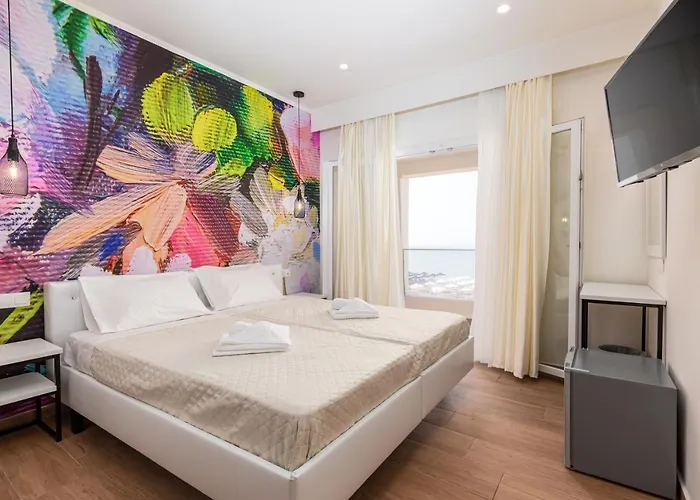 Aqua Luxury By Estia Hotel