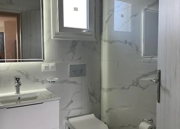 Aqua Luxury By Estia Hotel 4*