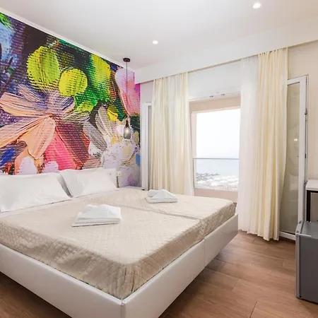 Aqua Luxury By Estia Hotel